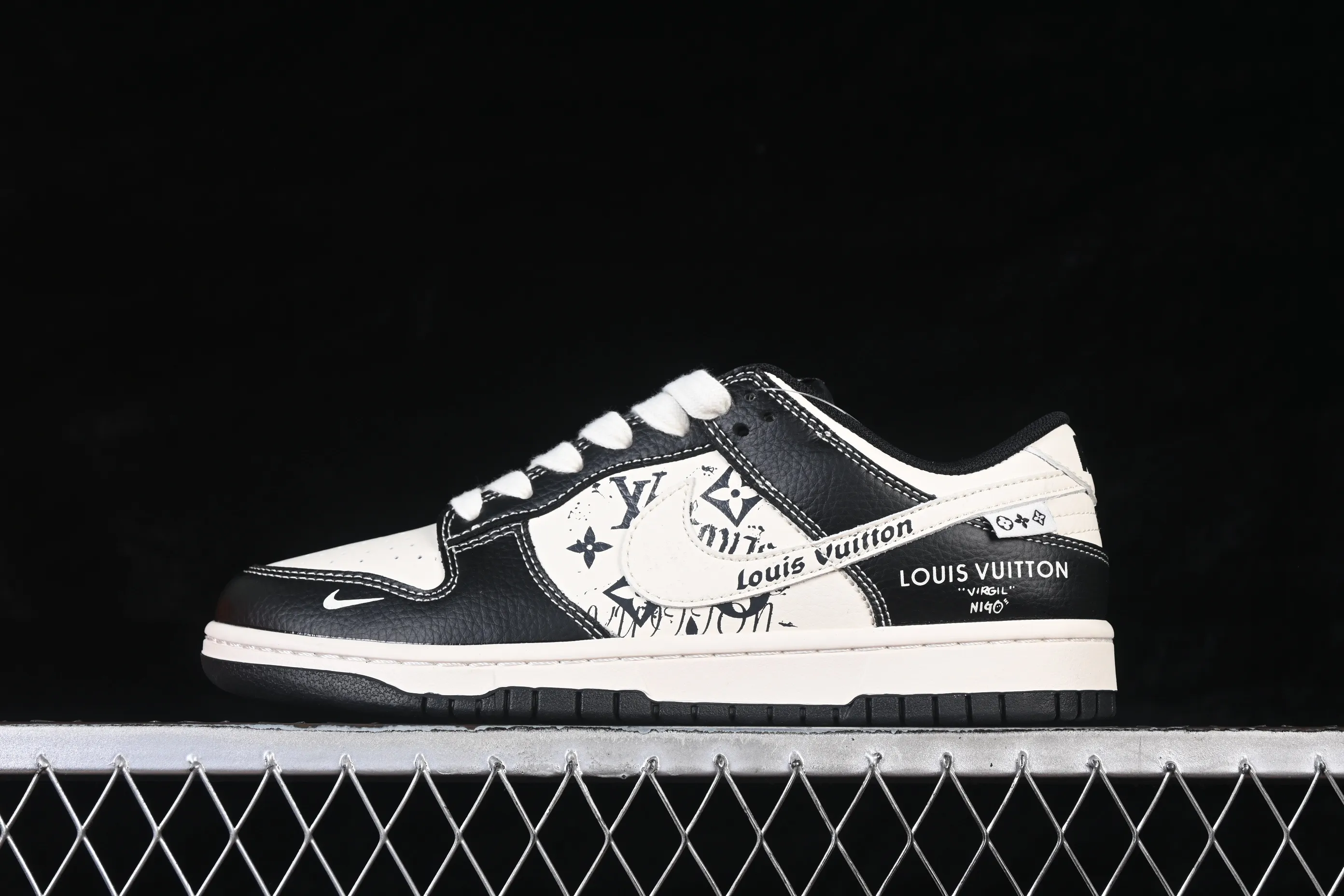 All categories Nk SB Dunk Series Nk SB Dunk Low High-end customized low-top sneakers Nike SB Dunk Low LV co-branded off-white and black print High-end customized low-top casual sneakers XD1588-236